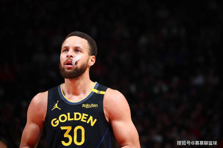 是否计划让小库里进入常规轮换？邓利维：是的 增加投射是好事