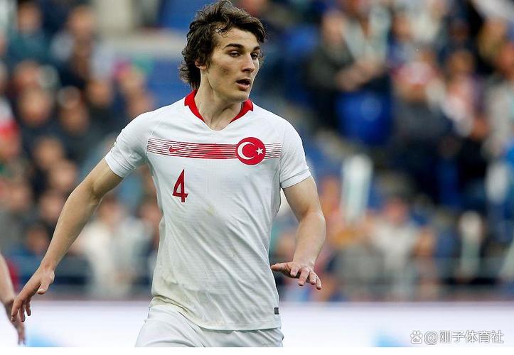 土耳其世预赛名单：恰尔汗奥卢、居勒尔、伊尔迪兹、乌尊在列