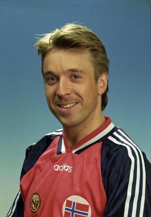 穆帅批评施耶尔德鲁普,挪威主帅:俱乐部教练有责任给他更多时间