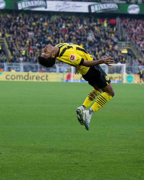 标价8000万欧！瑞天空：巴萨正关注23岁多特前锋阿德耶米