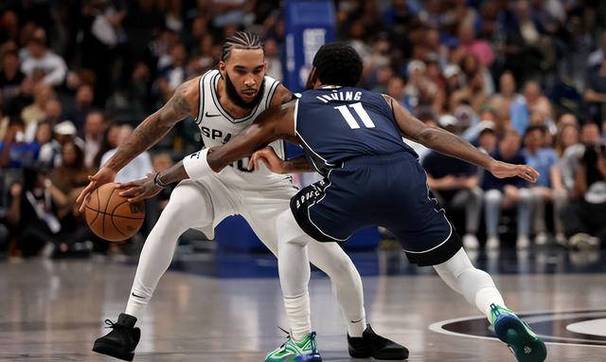 三分很准但犯规也很多！尚帕尼半场三分4中4拿12分 有4次犯规