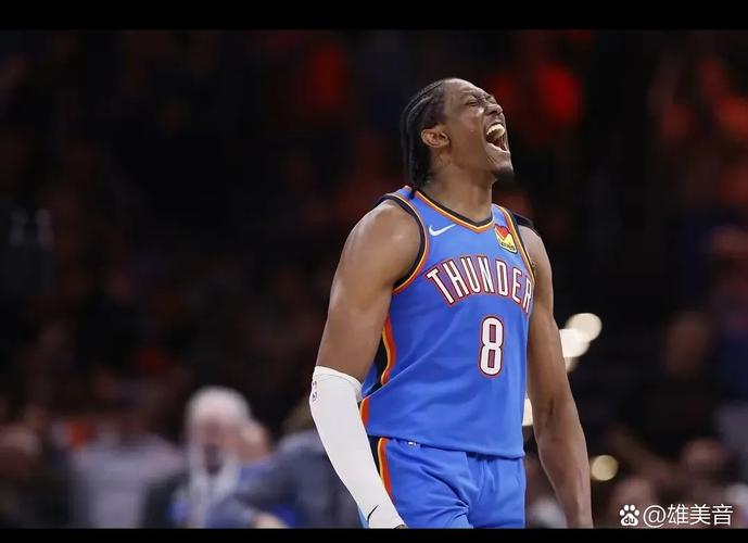 季前赛没必要吧！杰伦-布朗被拉拽后怒推小文斯-威廉姆斯 各吃一T