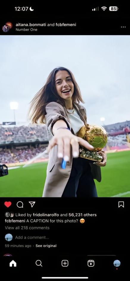 每体：艺术家为邦马蒂制作金色半身像，庆祝她连续三年获得金球奖