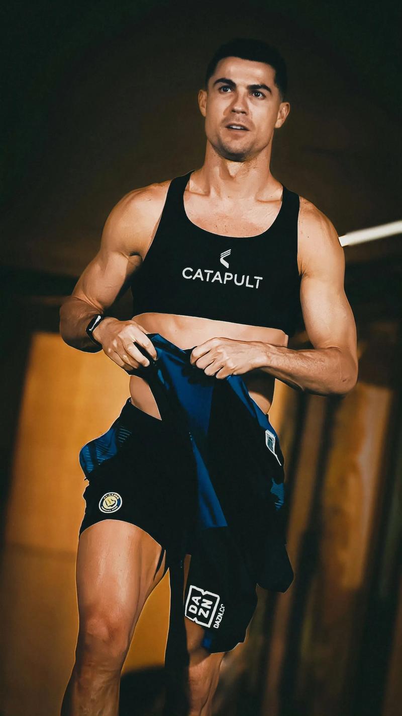 维加：C罗应该还能踢几年；效力过的四大联赛都有我喜欢的特点