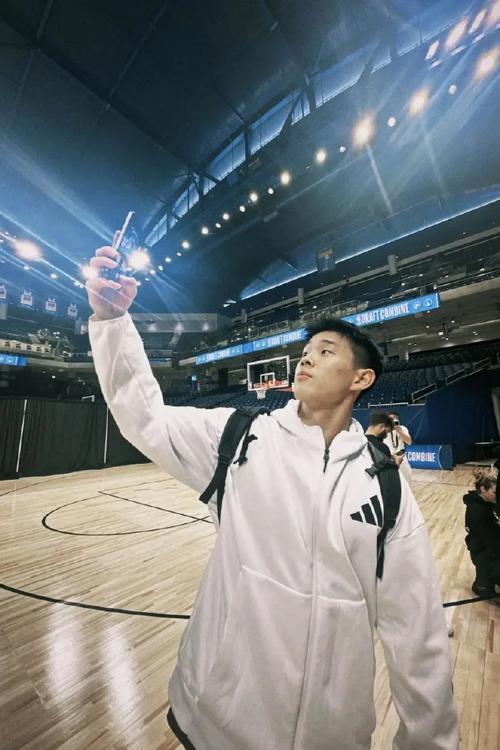 队友:林葳的球商很高 他是个出色的控卫 英语也进步了很多