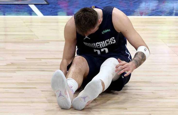 湖记:除手指扭伤+小腿挫伤外 东契奇还接受了腹股沟伤势的理疗