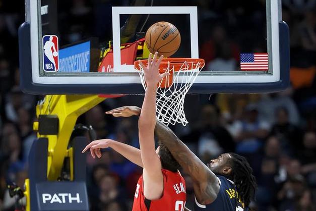 还能翻江倒海！小乔丹内线补篮得手后加罚也有