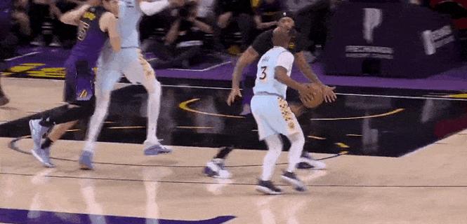 反击开始？保罗推转换抛传小卡 后者三分利落出手直接命中