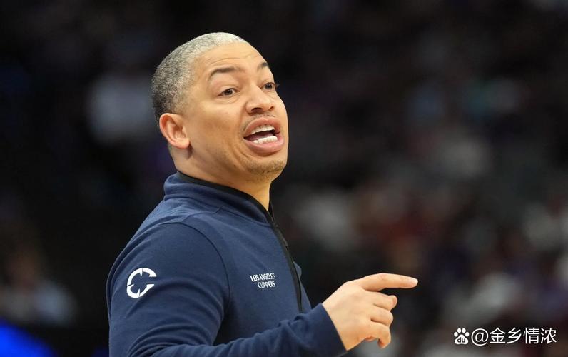 船记：赛后采访中卢不经意间提到比尔的缺阵对这种比赛很关键