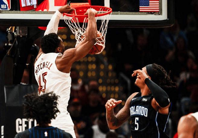 2-4东部第11！记者：对魔术来说战胜黄蜂是一场漂亮且急需的胜利