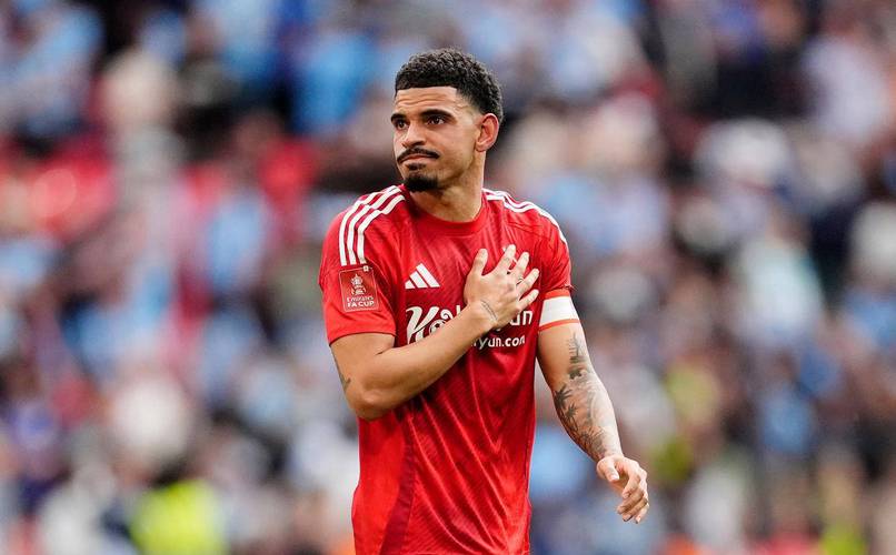 吉布斯-怀特：曼联第一球根本不是角球，我们因此丢掉了两分