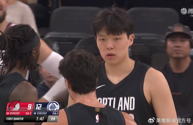 获赠球衣！斯普利特&阿夫迪亚&夏普观看同城美职联伐木工队季后赛