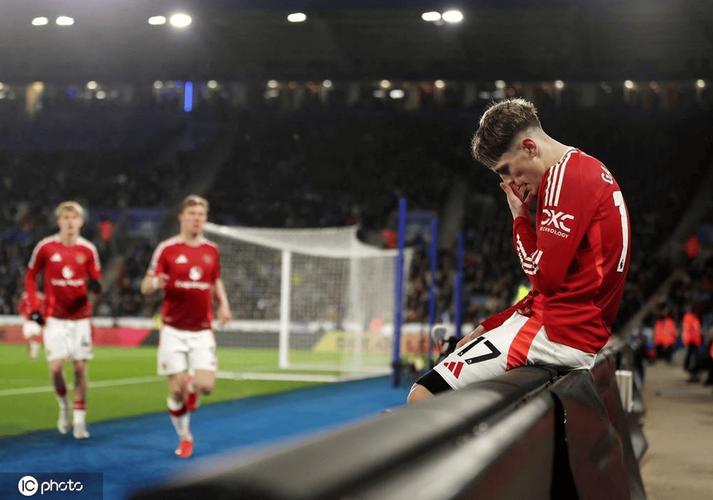 这脚可惜了！补时阶段加纳乔侧勾打门被守门员扑出