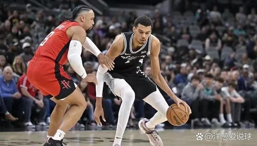 记者：索博的进步令人惊叹，胜任多个位置+攻防两端都表现出色