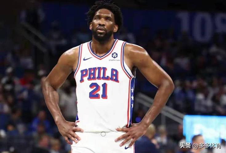 武器大师！武切维奇弧顶启动 过掉恩比德单臂隔扣霸气侧漏