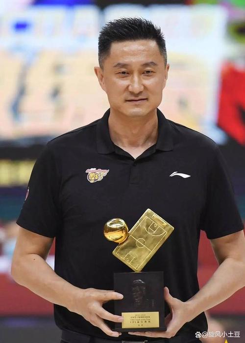 杜锋：一直背负着压力 不管啥时候都是这样 外界的关心期待是好事